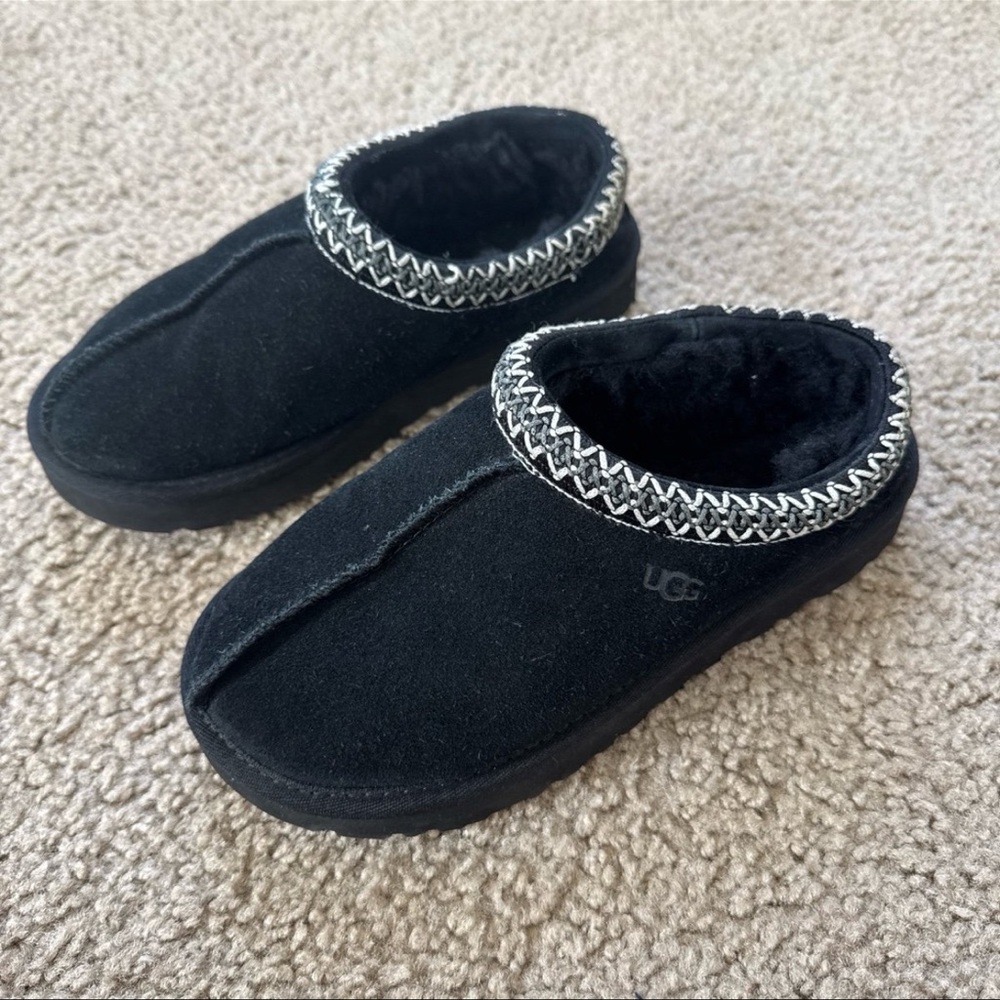 UGG Black Tasman